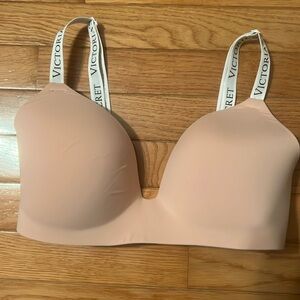 Victoria Secret wireless T-shirt bra
